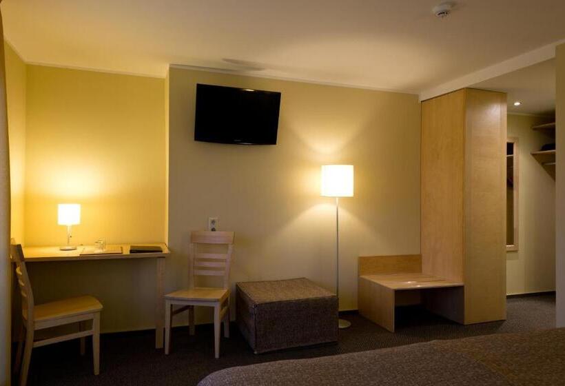 سوییت جونیور, Spa Hotel Ezeri