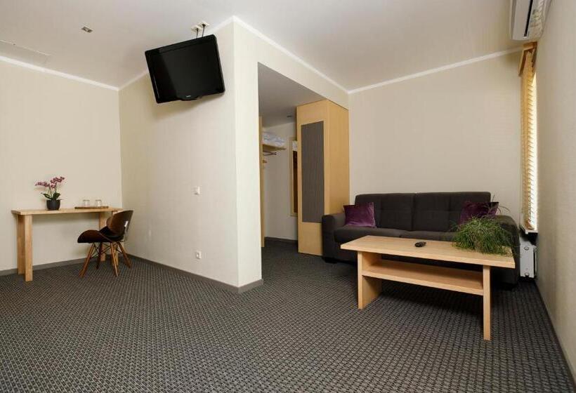 سوییت, Spa Hotel Ezeri