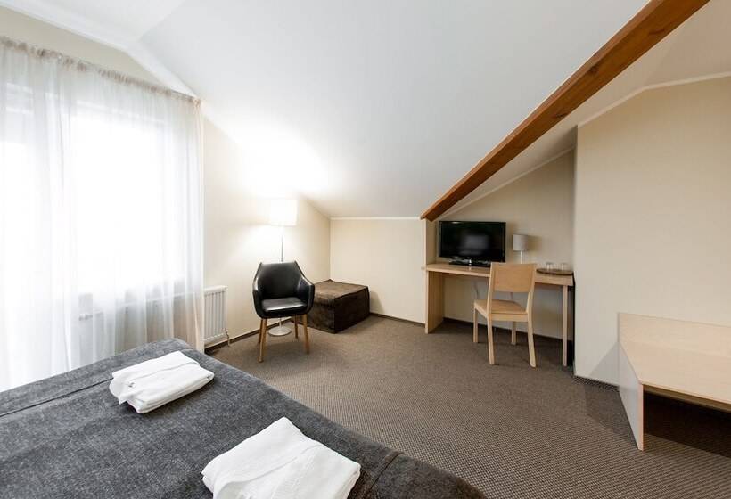 سوییت جونیور, Spa Hotel Ezeri