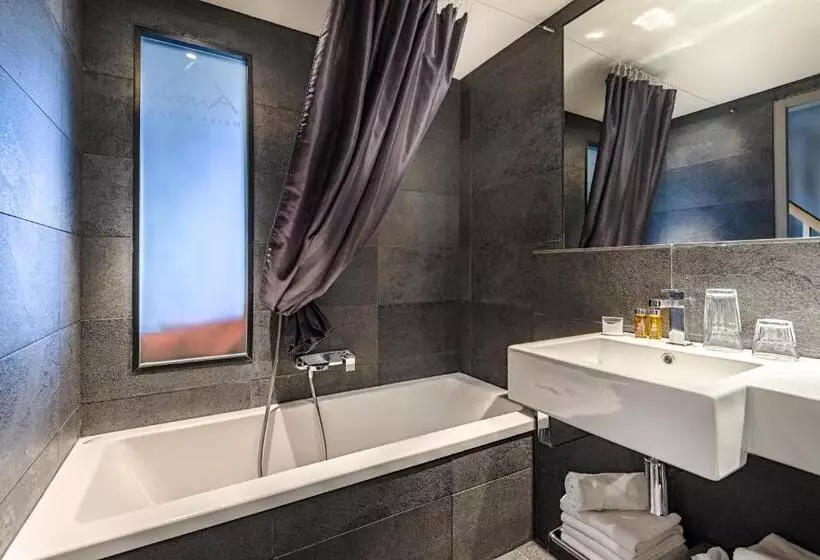Juniorsviitti Parveke, Anova Hotel & Spa