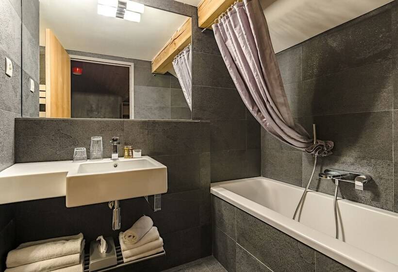 جناح, Anova Hotel & Spa