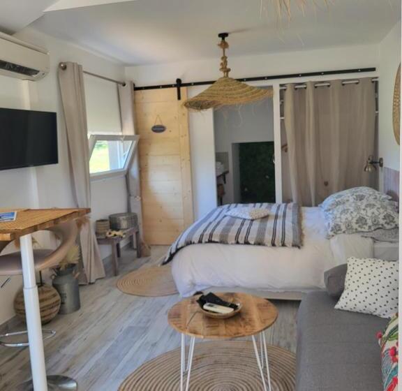 Четырехместный Номер Стандарт, Auberge Provençale