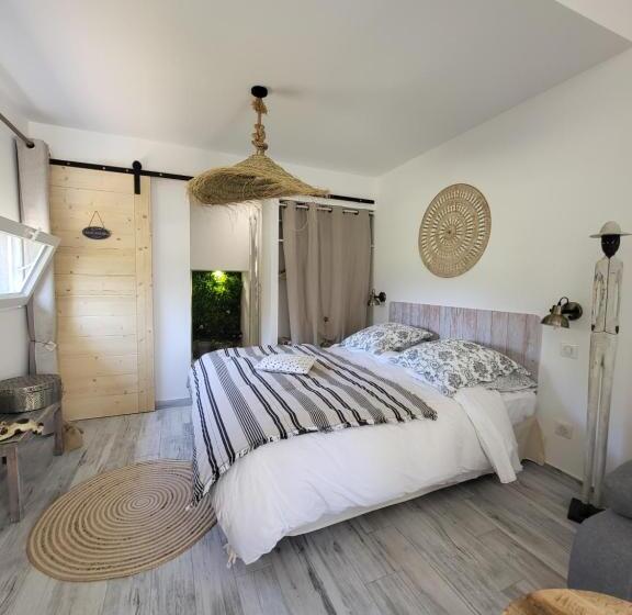 Четырехместный Номер Стандарт, Auberge Provençale