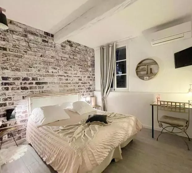 Quarto Estandar, Auberge Provençale