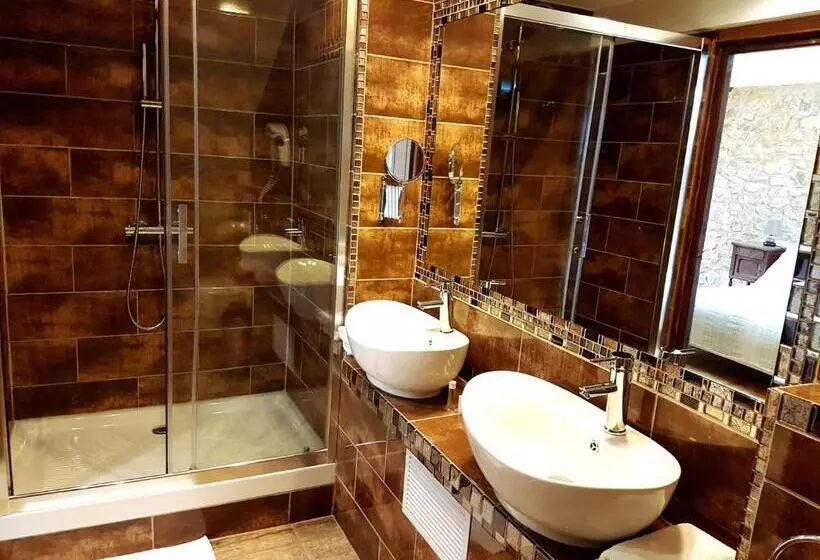 Deluxe Neljän Hengen Huone, Domaine De Vareilles