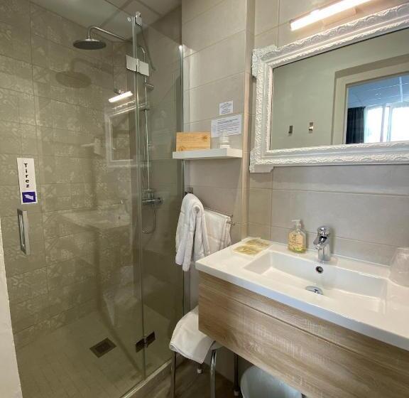 패밀리 룸, Grand Hôtel De La Poste