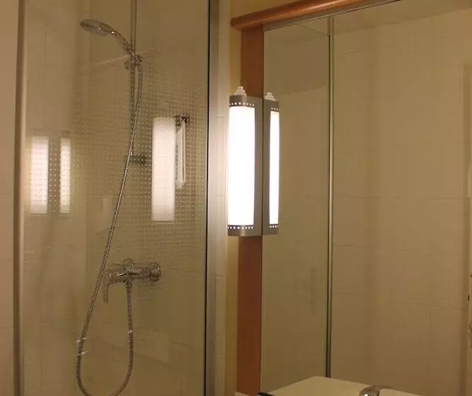 ダブルベッドスタンダードルーム, Ibis Dijon Sud
