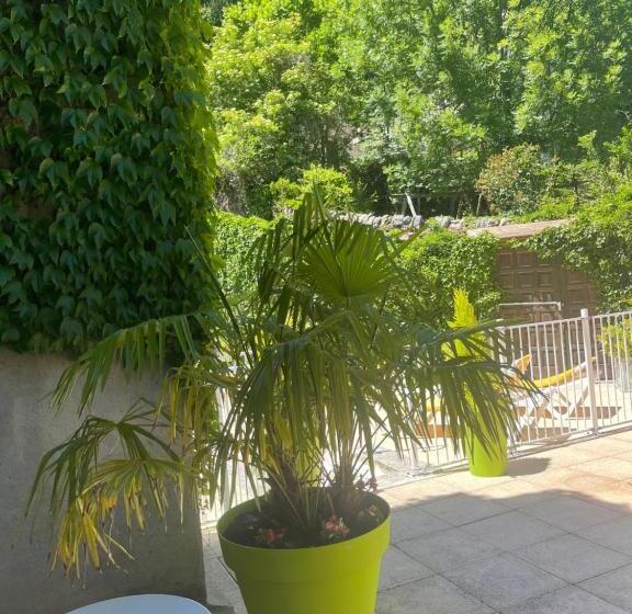 غرفة قياسية, Le Sully