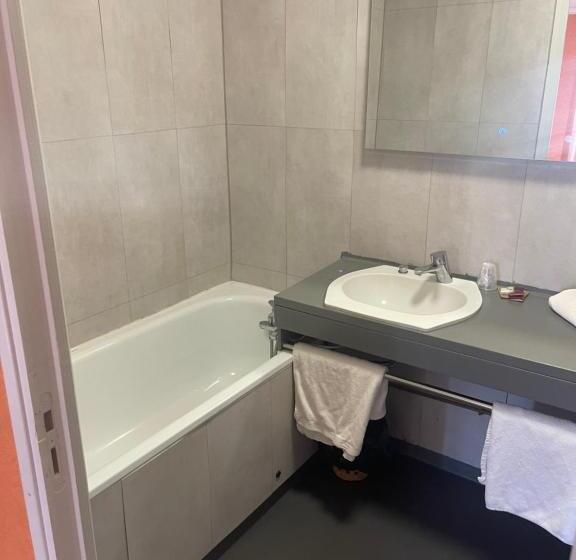 غرفة قياسية ثلاثية, Le Sully