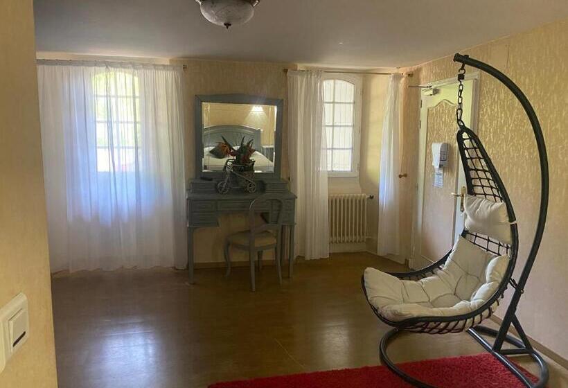 غرفة قياسية رباعية, Le Sully