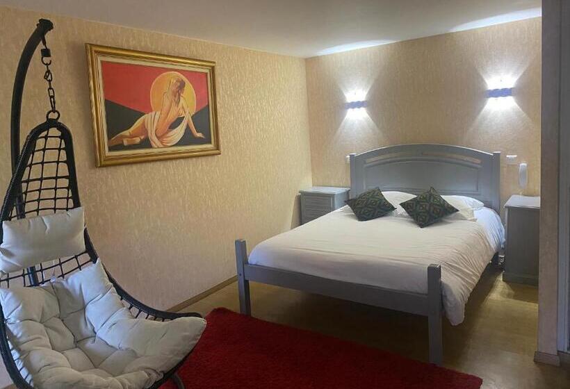 غرفة قياسية رباعية, Le Sully