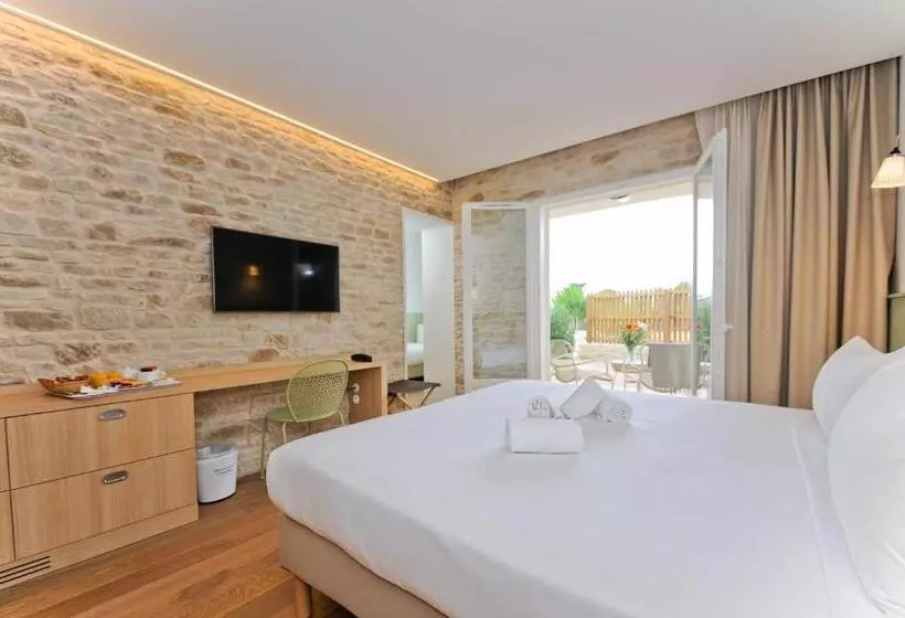 Standard Triple Room with Terrace, Les Grenettes