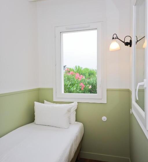 Standard Triple Room with Terrace, Les Grenettes