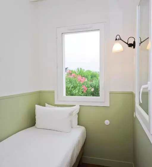 Standard Triple Room with Terrace, Les Grenettes