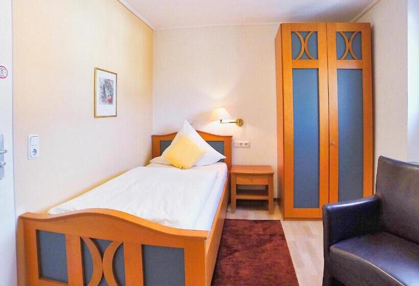 스탠다드 싱글 룸, Maurer