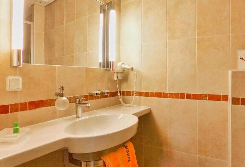 스탠다드 룸, Maurer