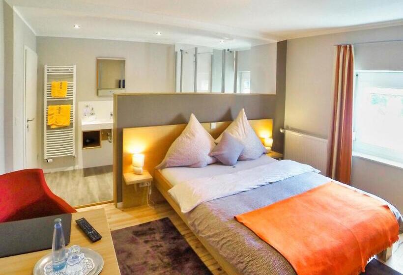 싱글 디럭스 룸, Maurer