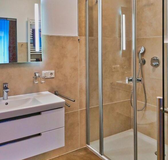 디럭스 룸, Maurer