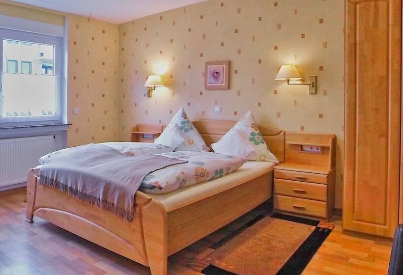 스탠다드 룸, Maurer