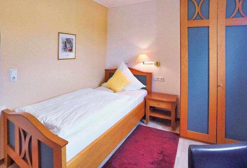 스탠다드 싱글 룸, Maurer