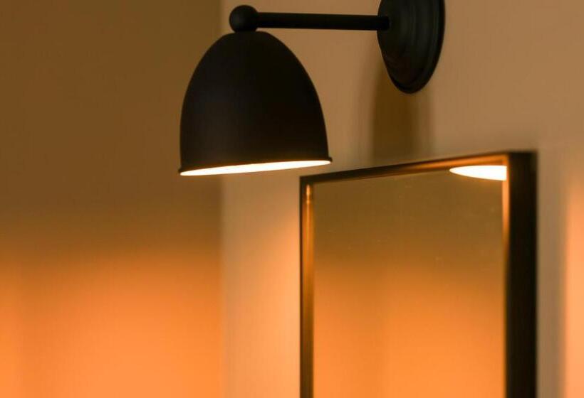 اتاق سوپریور با بالکن, Mimosa