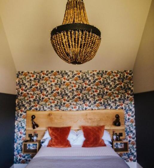 غرفة قياسية, The Farmhouse At Redcoats