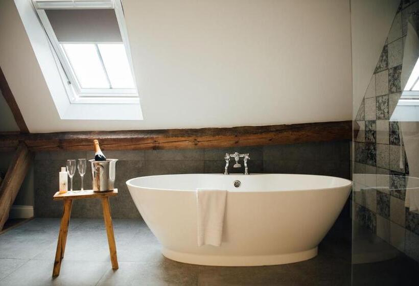 غرفة ديلوكس سرير كينج, The Farmhouse At Redcoats