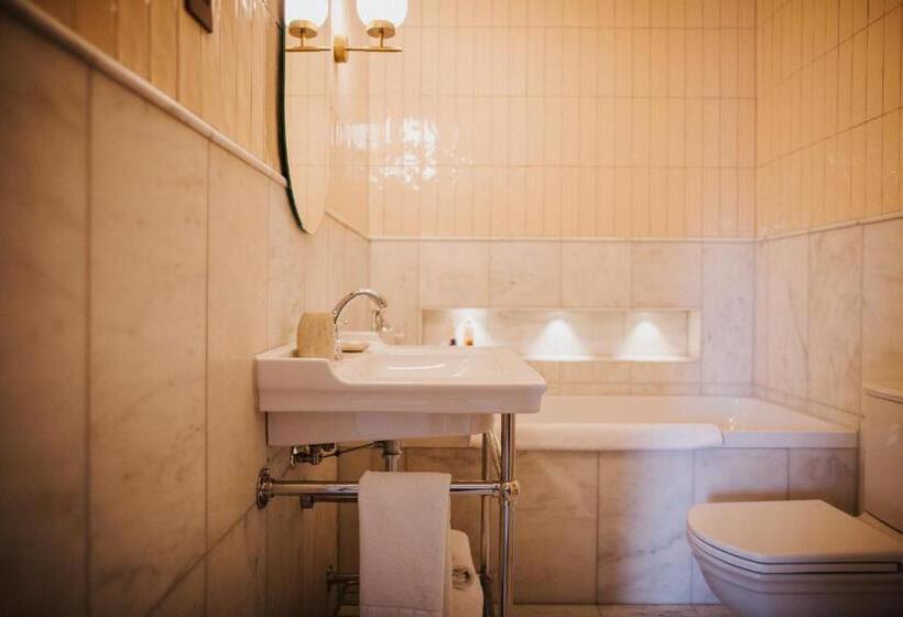 Номер Deluxe Кровать Кинг, The Farmhouse At Redcoats
