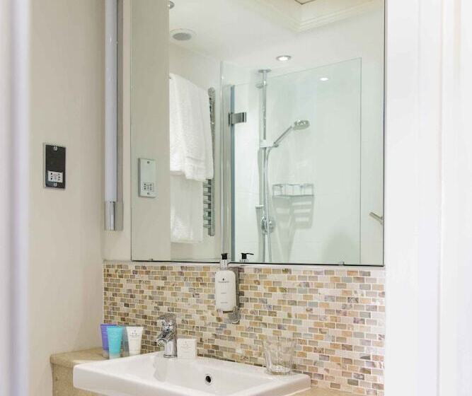 غرفة قياسية, The Farmhouse At Redcoats