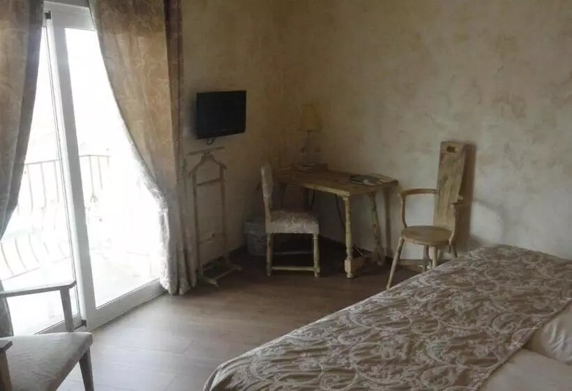 Deluxe Room with Balcony, Logis Hotel Restaurant Planes