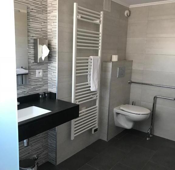 غرفة ديلوكس مزودة بشرفة, Logis Hotel Restaurant Planes