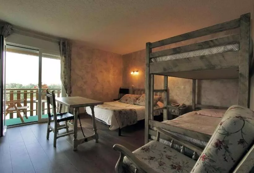 Standard Quadruple Room, Logis Hotel Restaurant Planes