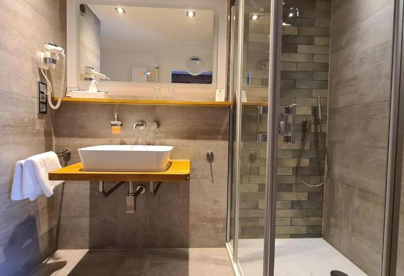 高级大房间, Zum Leineweber