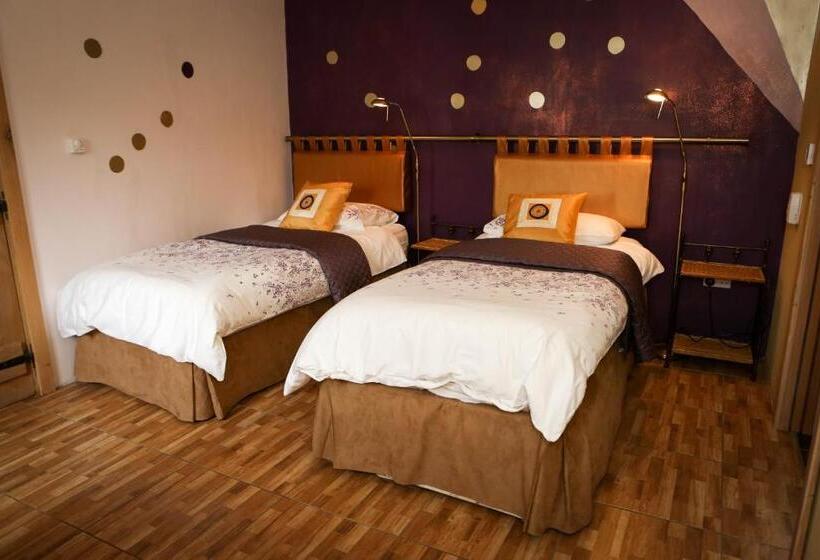 스탠다드 방갈로, Glan Llyn Farm House