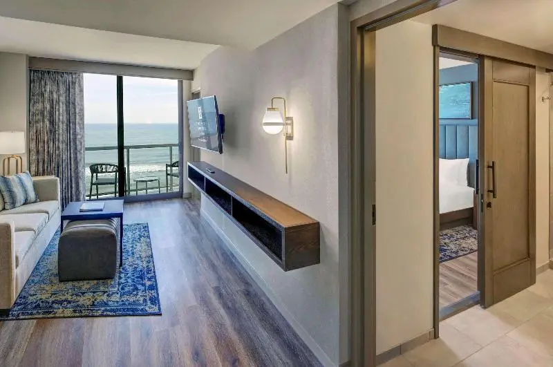 キングサイズベッドのスイートルーム, Embassy Suites By Hilton Virginia Beach Oceanfront Resort