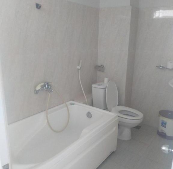 اتاق خانوادگی با چشمانداز دریا, Phố Biển