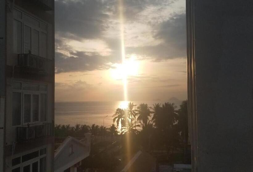 اتاق خانوادگی با چشمانداز دریا, Phố Biển