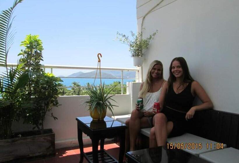 اتاق لوکس با بالکن و چشمانداز دریا, Phố Biển