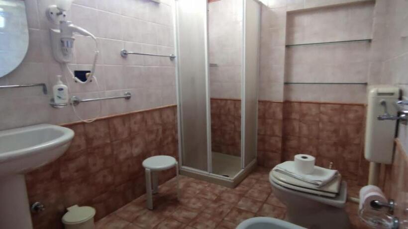 Quarto Estandar Interior, Palazzo Ricordi