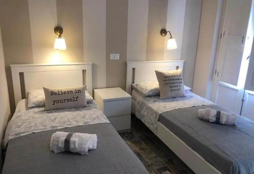 Chambre Quadruple Standard avec Balcon, Solidea House