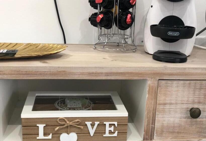 חדר משפחתי, Solidea House