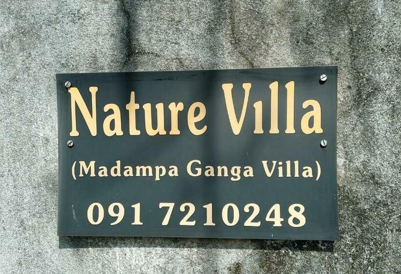 חדר סטנדרט עם מרפסת, Madampa Ganga Villa