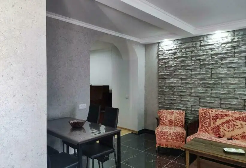اتاق استاندارد سه نفره, House In Gergeti