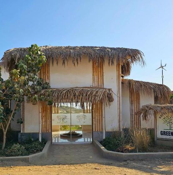 이코노미 룸, Green Place   Vichayito