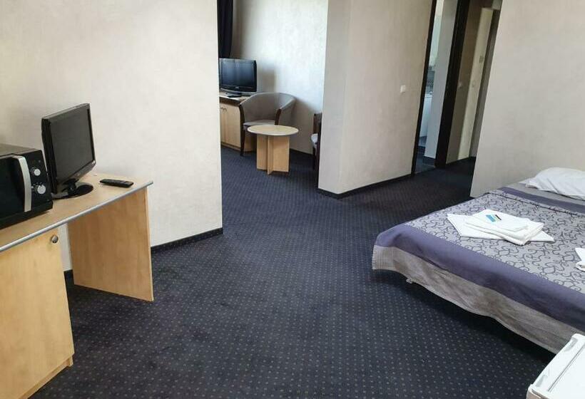 חדר משפחתי, Pensiunea Davidof