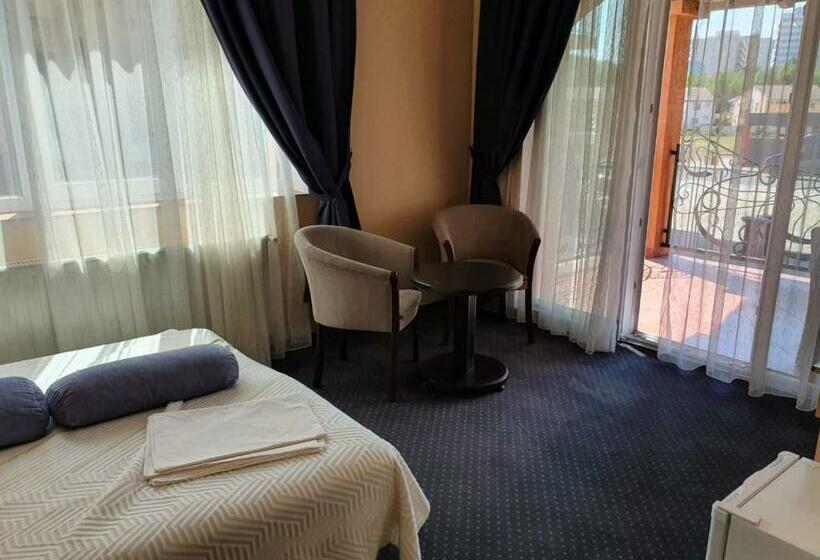 חדר משפחתי, Pensiunea Davidof