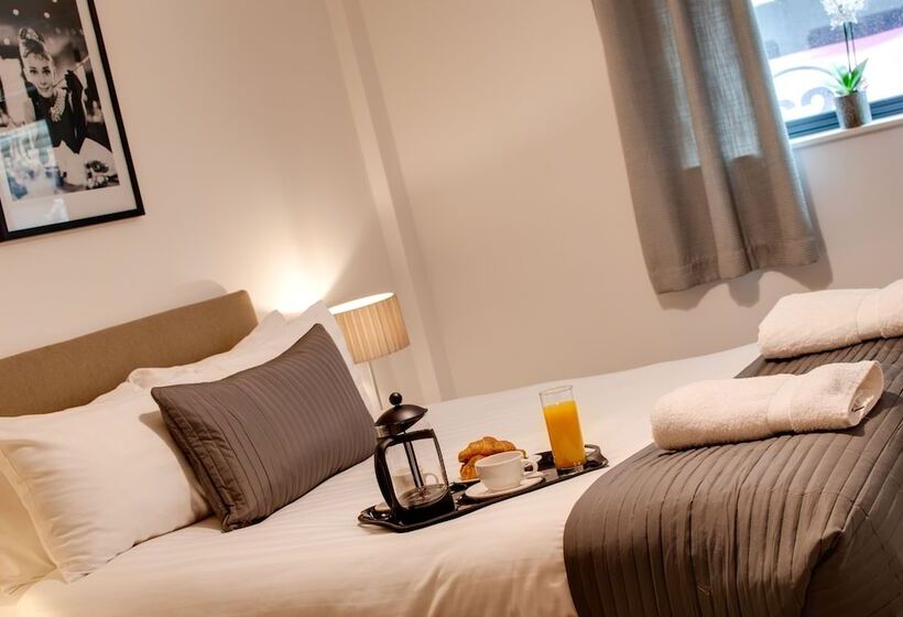 شقة غرفتين, Base Serviced Apartments Cumberland Apartments