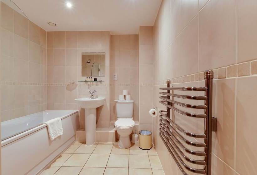 Апартаменты 2 Спальни, Base Serviced Apartments   Cumberland Apartments