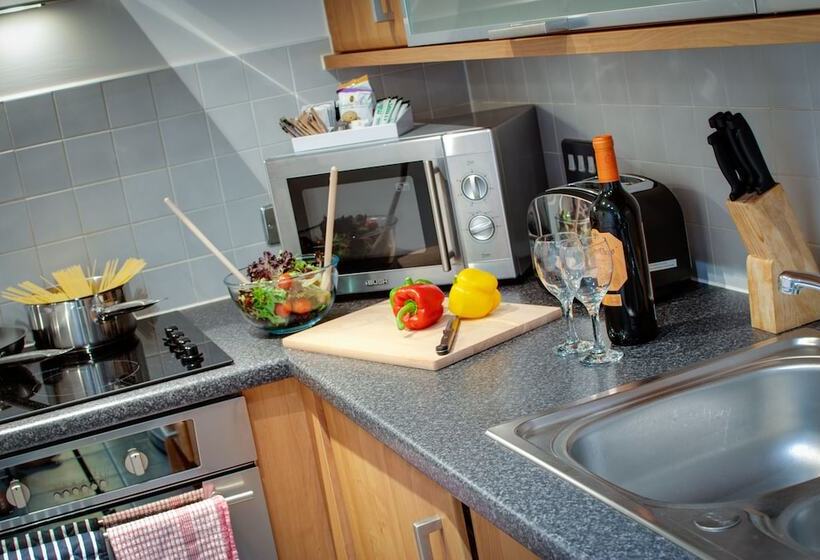 Апартаменты 2 Спальни, Base Serviced Apartments   Cumberland Apartments