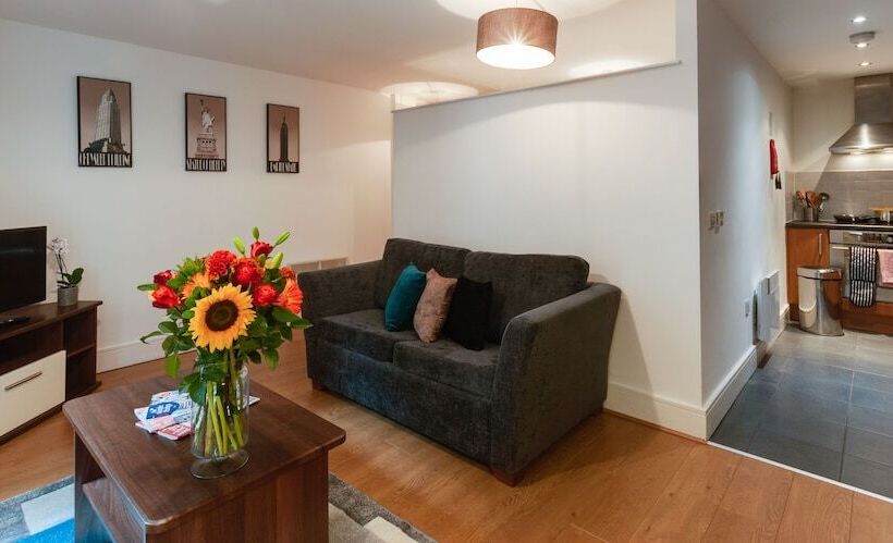 شقة غرفتين, Base Serviced Apartments Cumberland Apartments